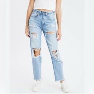 American Eagle Distressed mom Jeans Size 10
